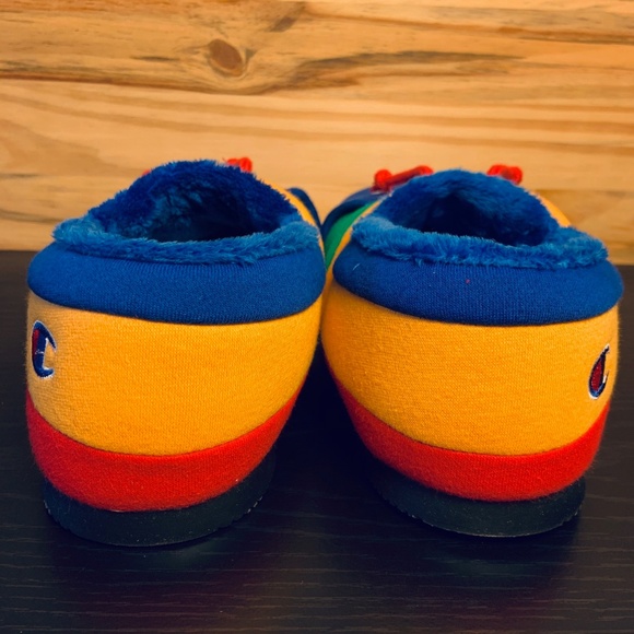 New Champion Women's University Plush Slippers - Picture 6 of 8